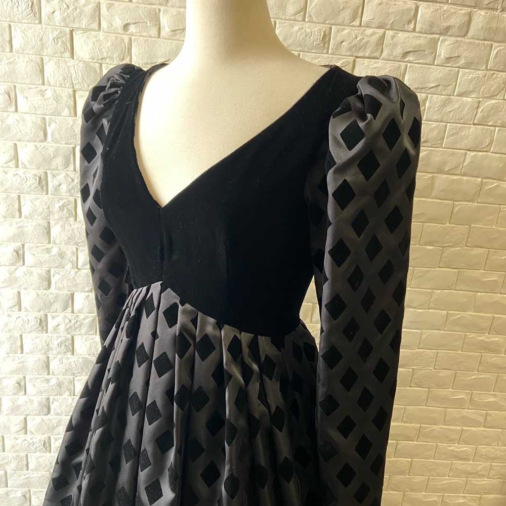 Vintage 1960s Adele Simpson Black Velvet Diamond Detailed Satin Skirt Full Gown - Picture 3 of 12